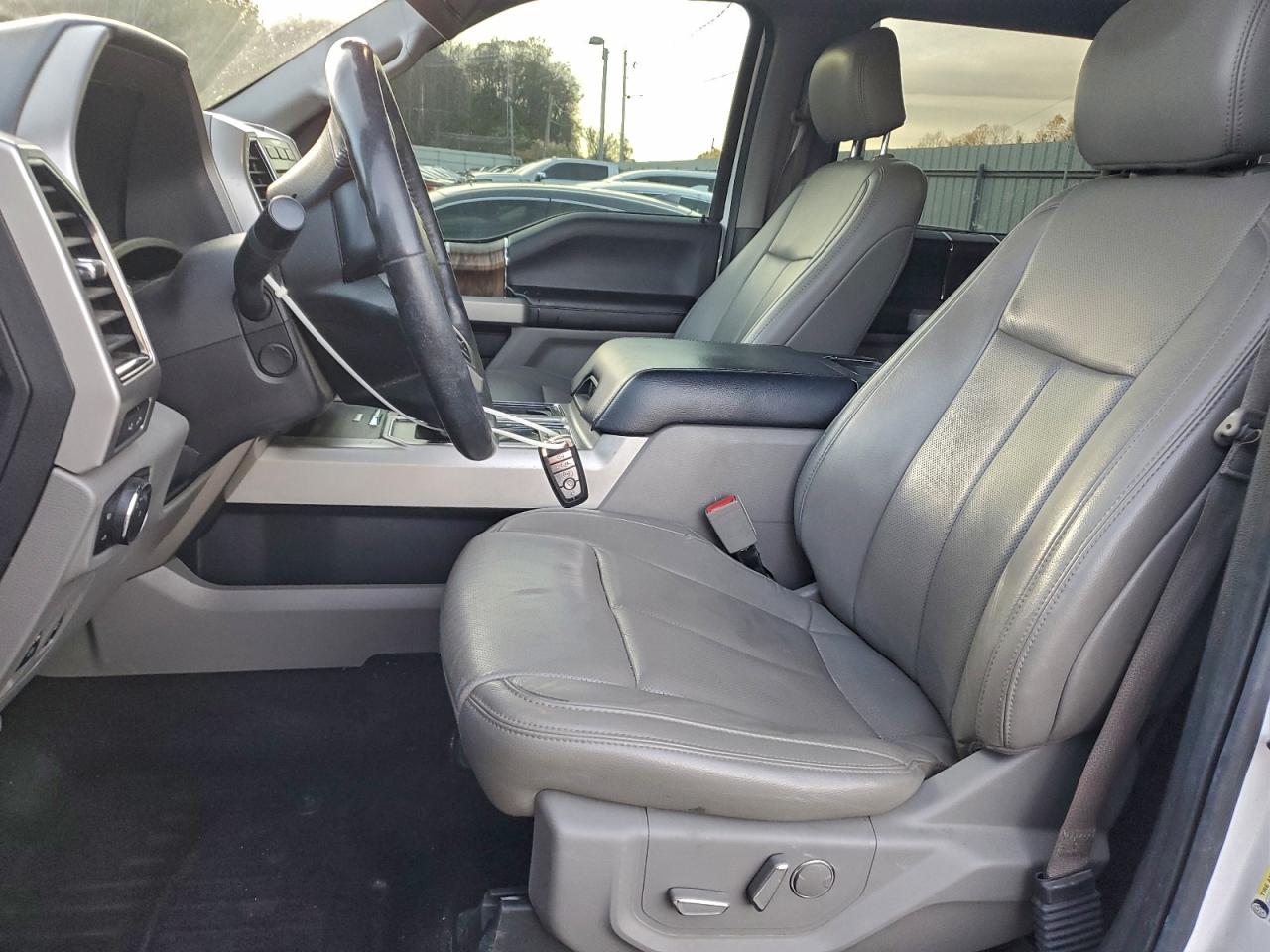 Ford F-150 Supercrew Image 9