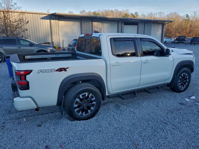 Nissan Frontier S Image 9