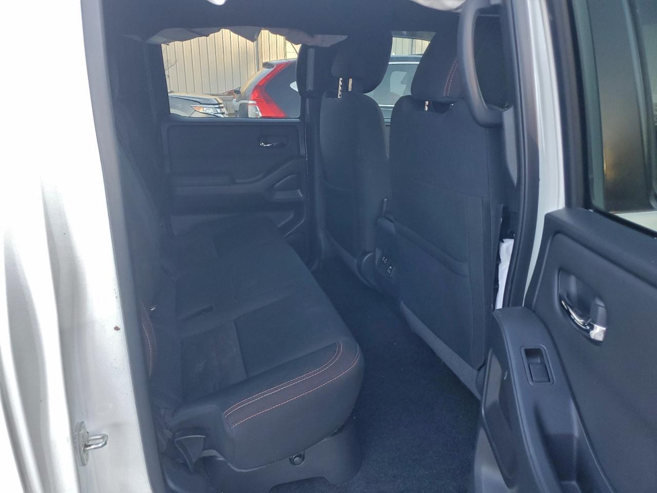 Nissan Frontier S Image 6