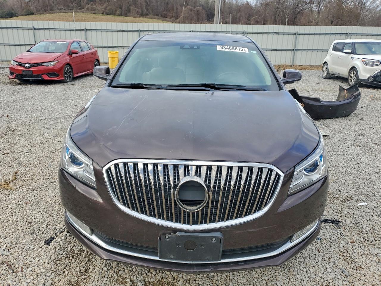 Buick LaCrosse Image 2