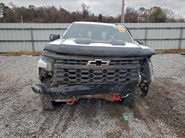 Chevrolet Silverado K1500 Zr2 Image 2