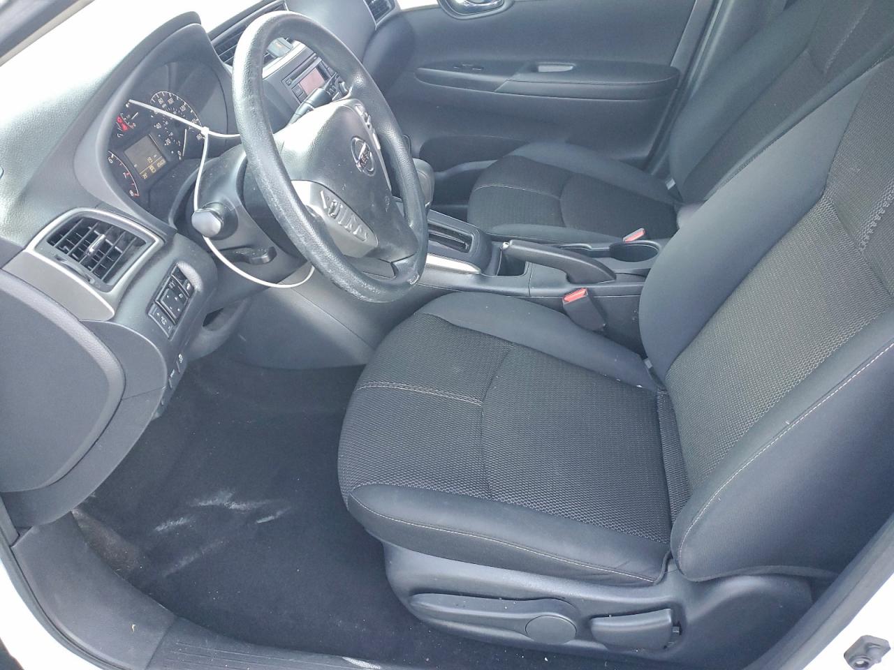 Nissan Sentra S Image 5