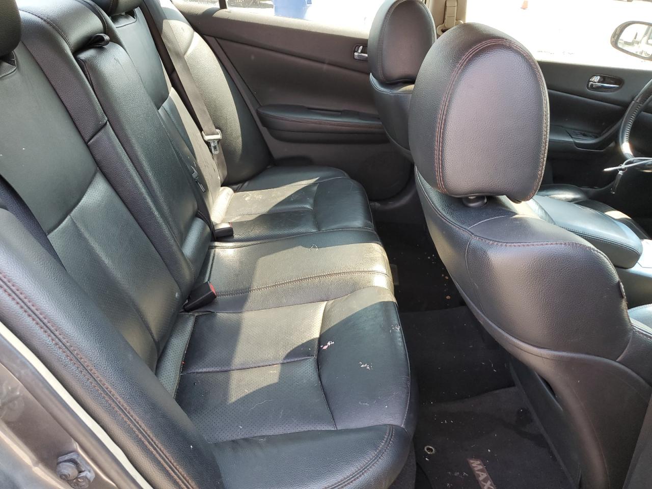 Nissan Maxima S Image 10