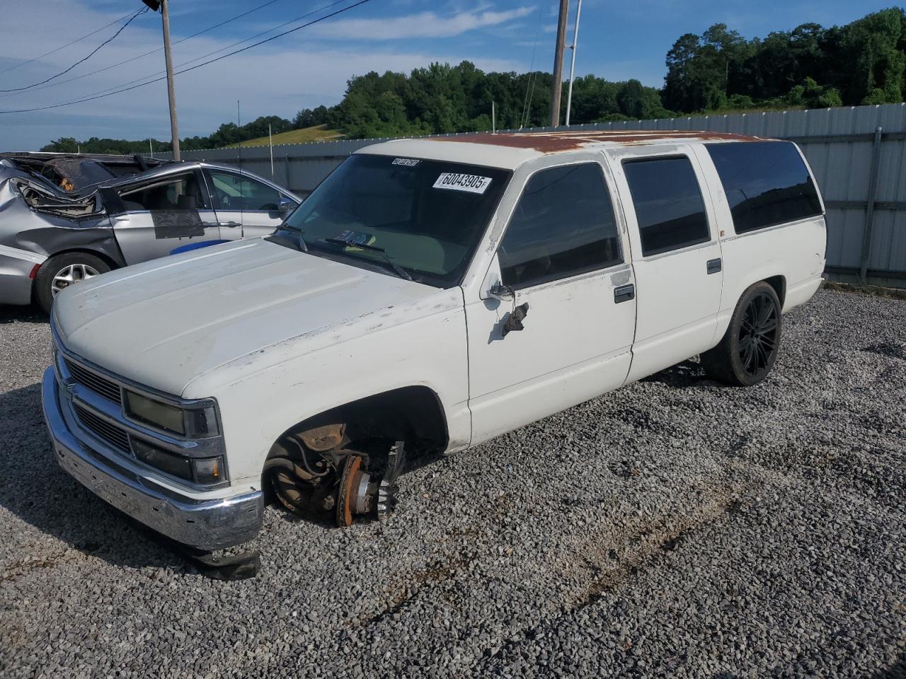 Chevrolet Suburban C1500 Image 1