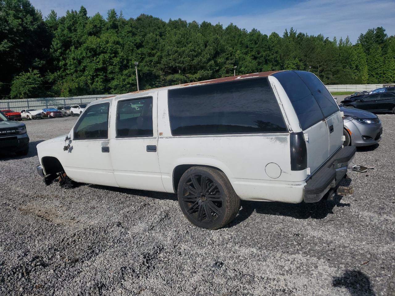 Chevrolet Suburban C1500 Image 7