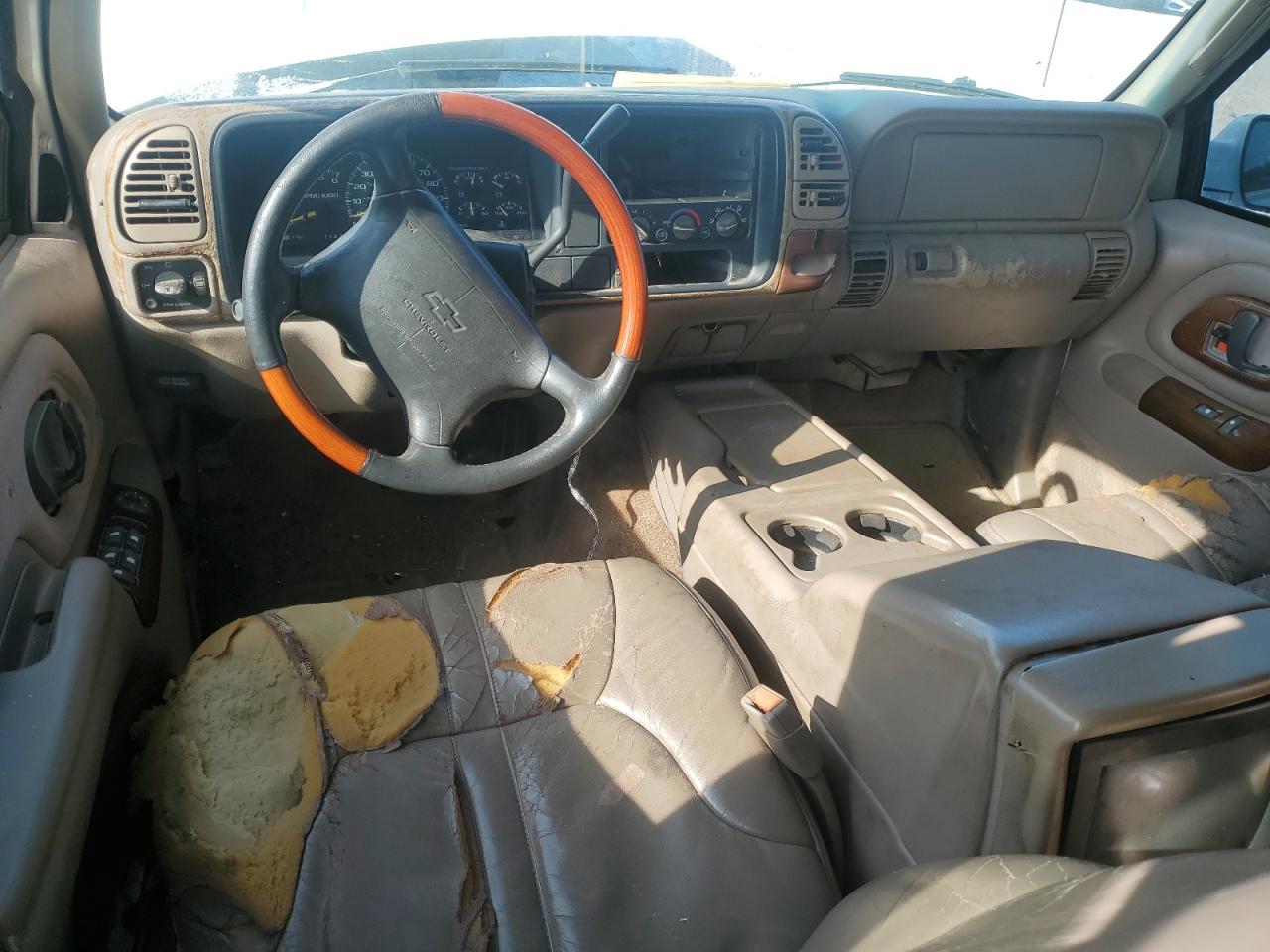 Chevrolet Suburban C1500 Image 10