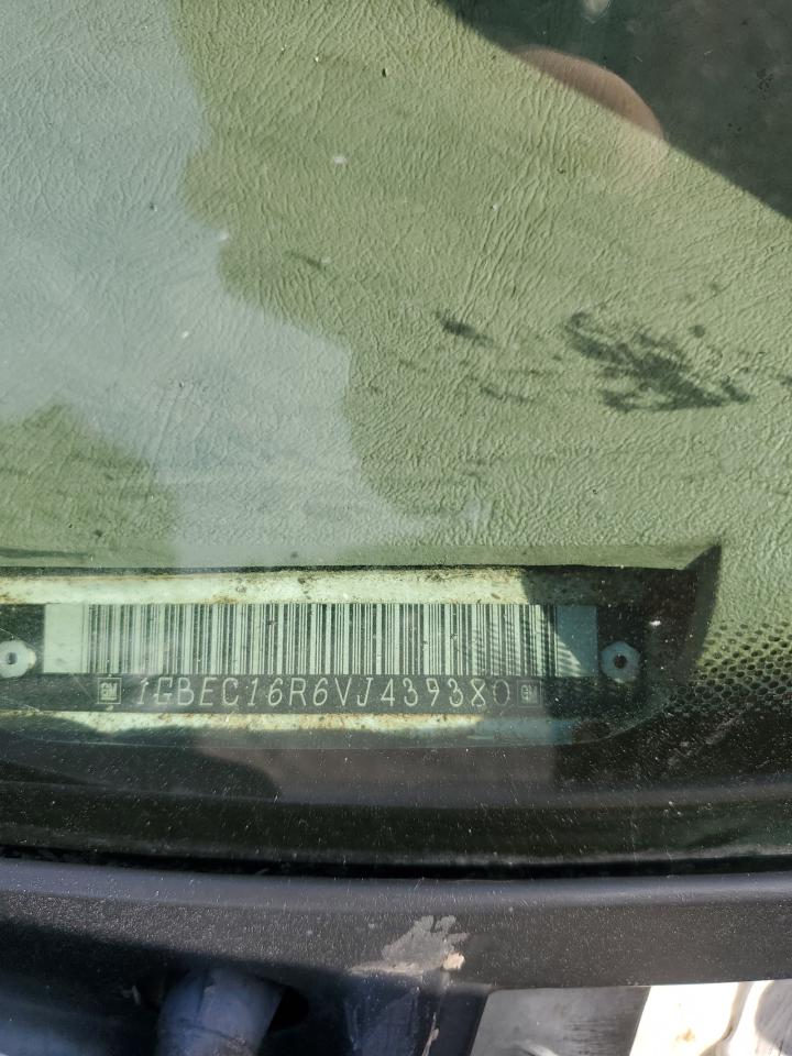 Chevrolet Suburban C1500 Image 8