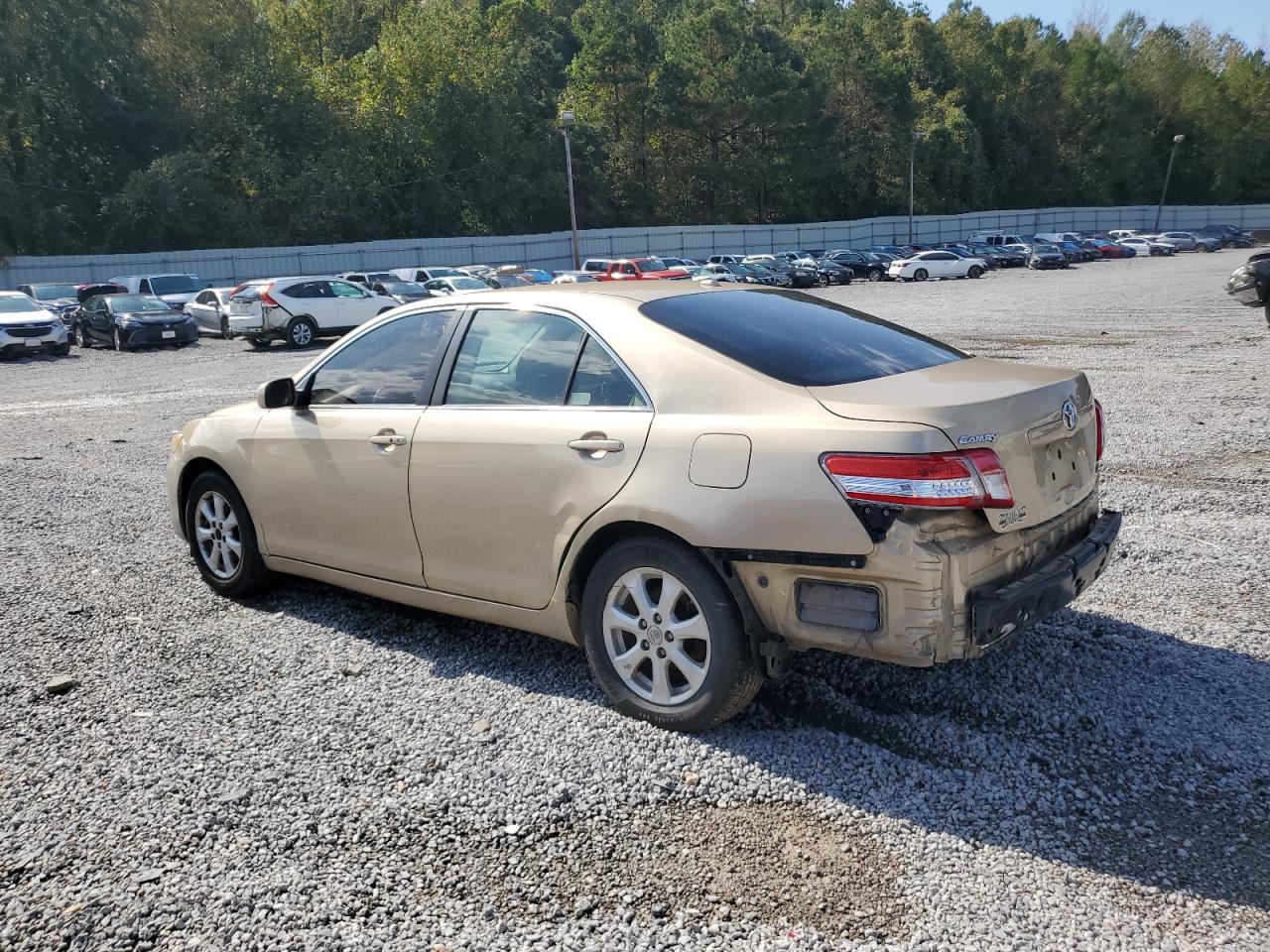 Toyota Camry Base Image 6