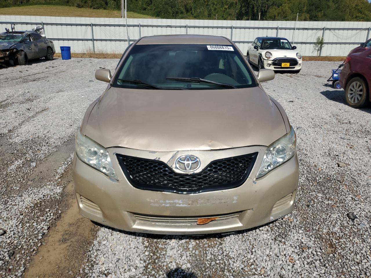 Toyota Camry Base Image 9