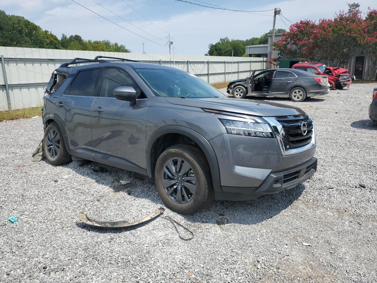 Nissan Pathfinder Sv Image 2