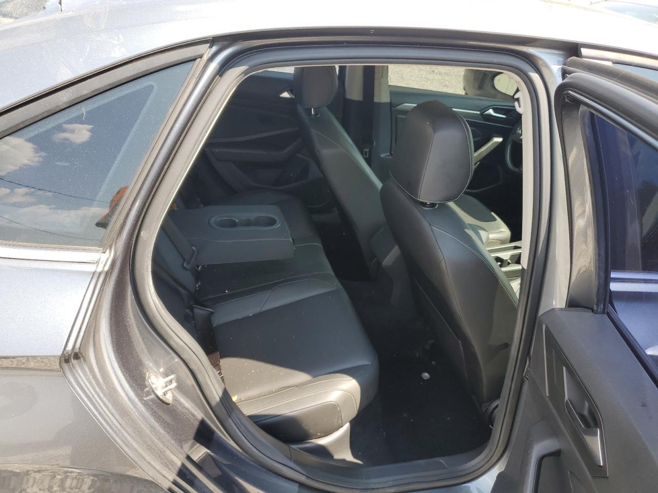 Volkswagen Jetta S Image 12