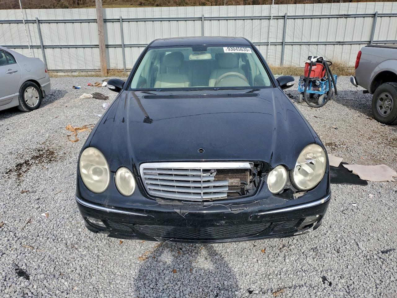 Mercedes-Benz E-Class 350 Image 10