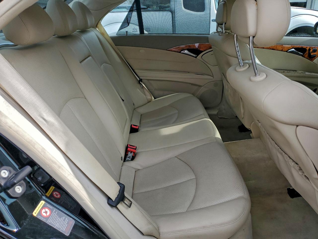 Mercedes-Benz E-Class 350 Image 9