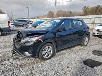  Salvage Nissan Kicks