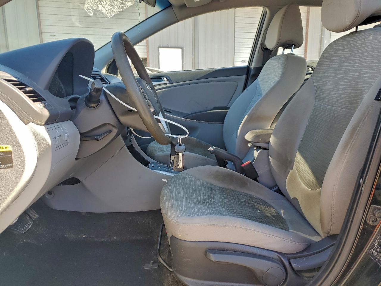 Hyundai ACCENT Se Image 13