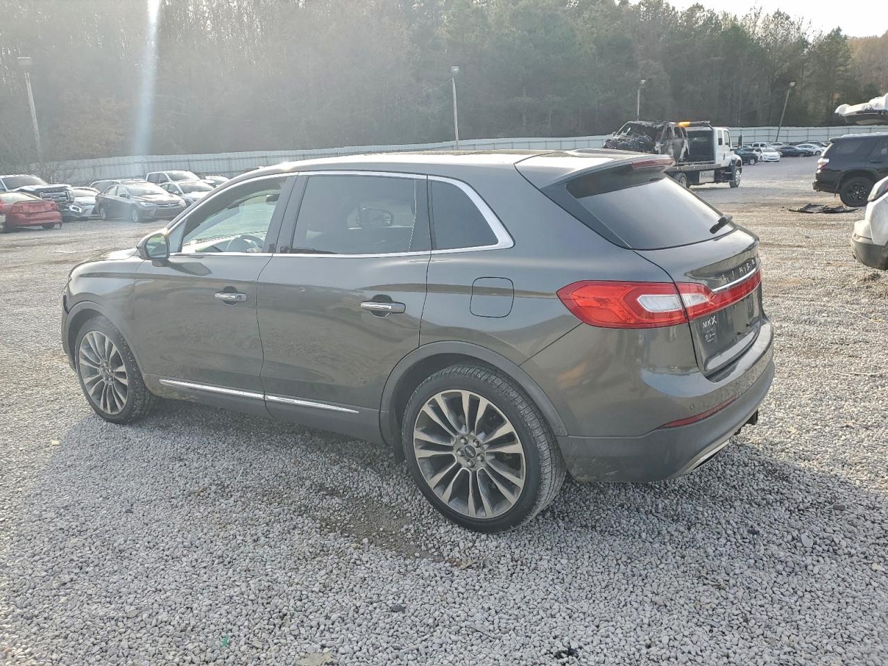 Lincoln MKX Reserve Image 3