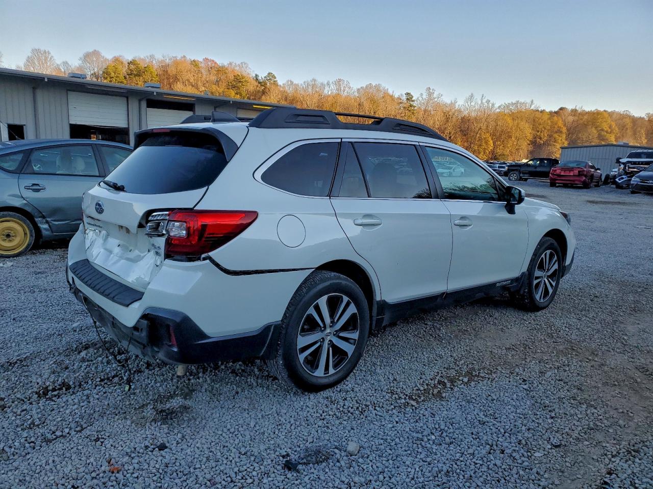 Subaru Outback 3.6r Limited Image 3