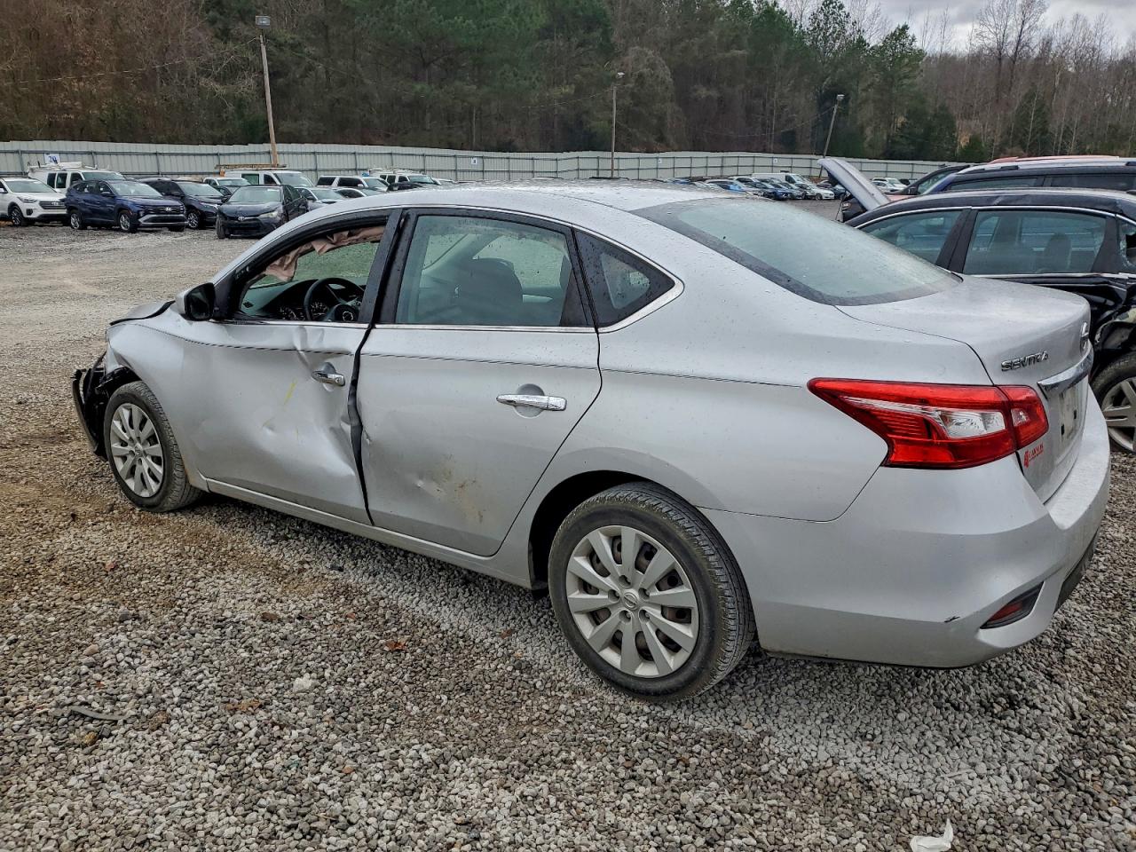 Nissan Sentra S Image 3