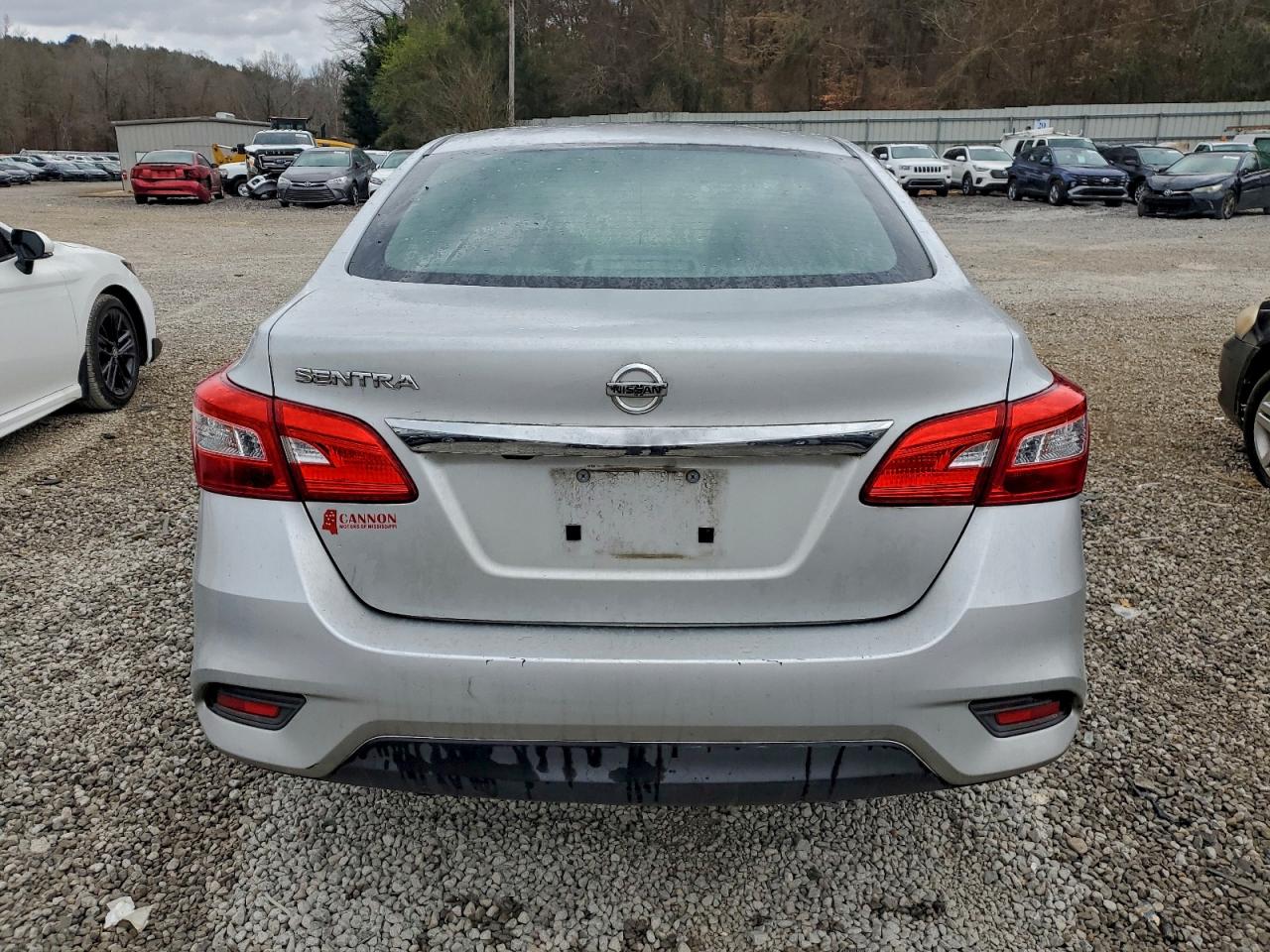 Nissan Sentra S Image 5