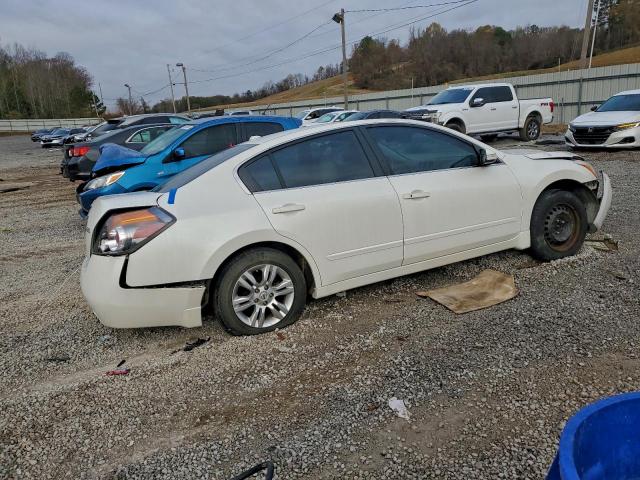 Nissan Altima Base Image 13