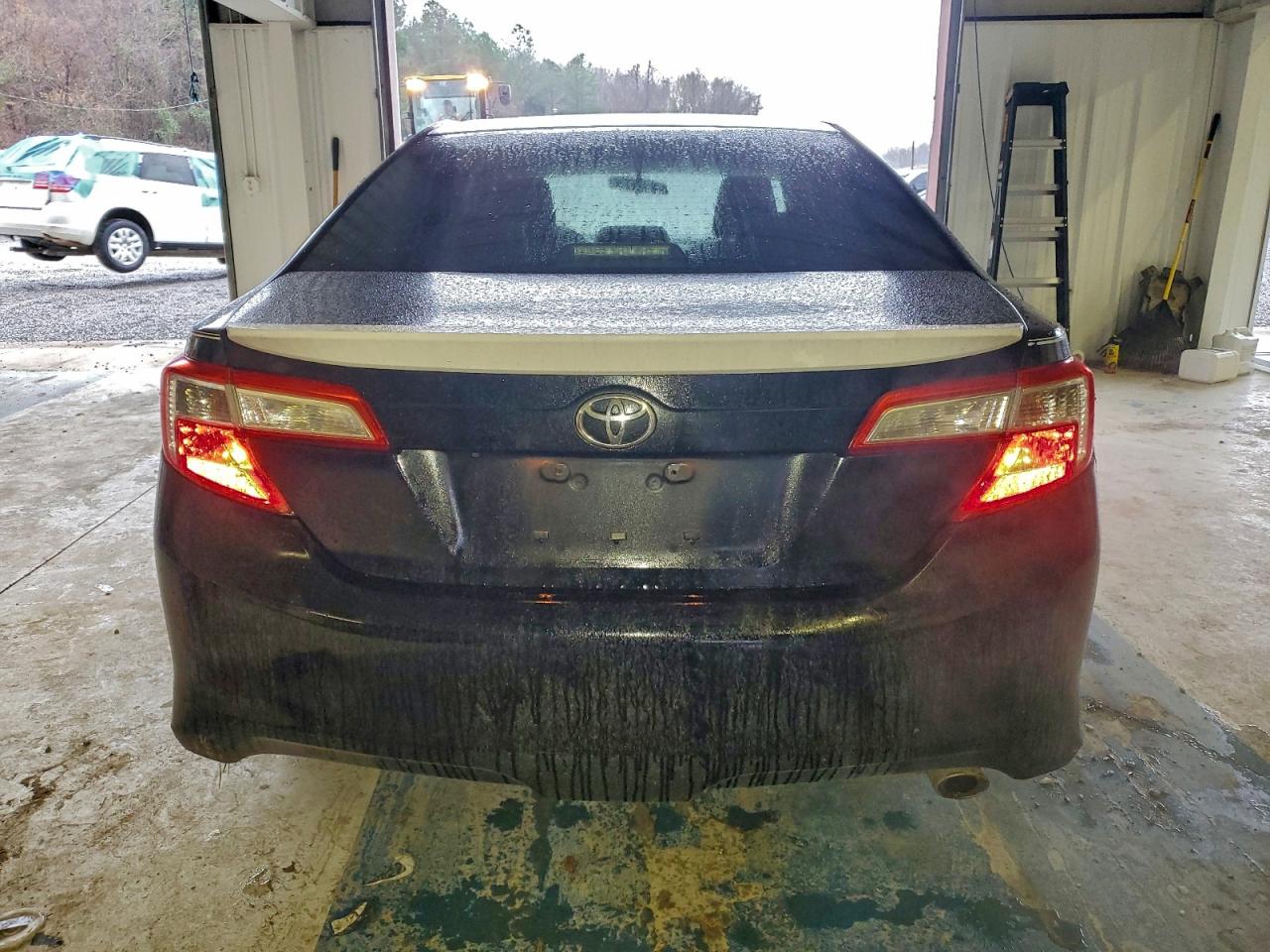 Toyota Camry L Image 12