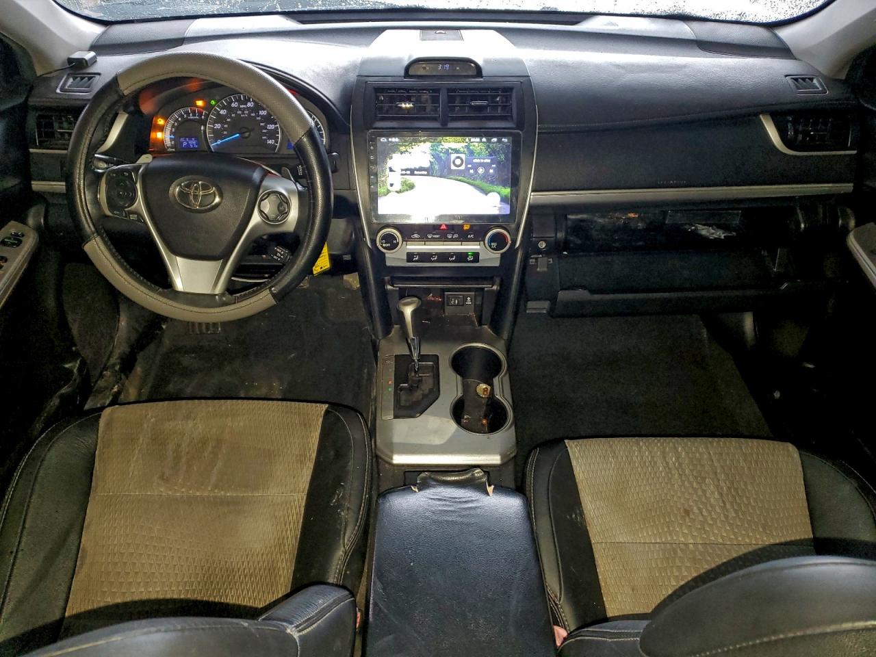 Toyota Camry L Image 10