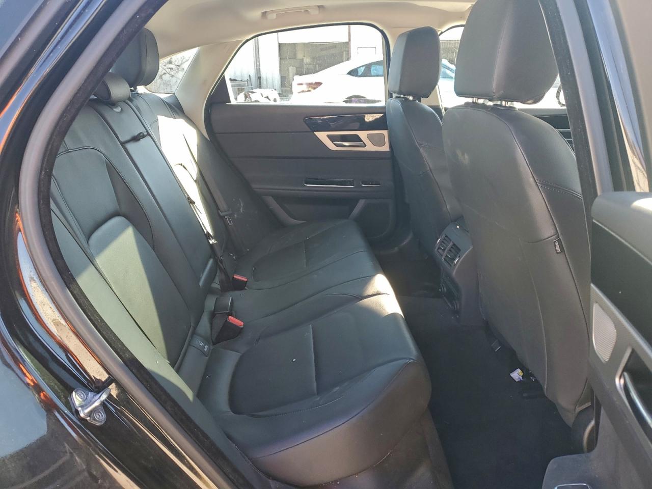 Jaguar XF Premium Image 9