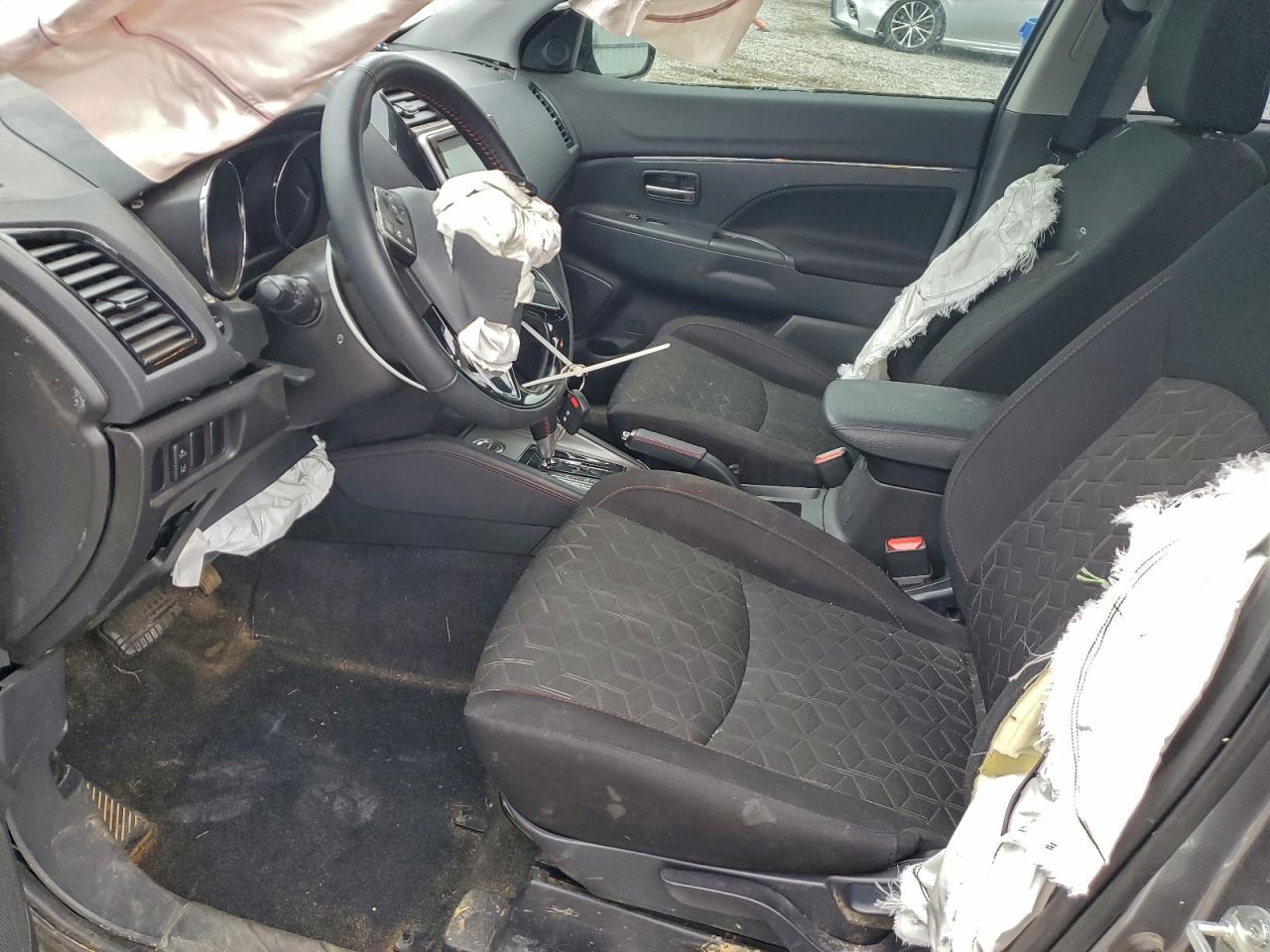 Mitsubishi Outlander S/se Image 13