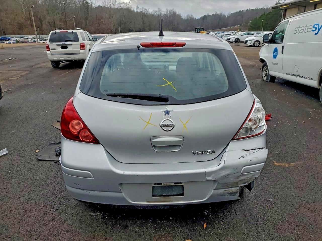 Nissan Versa S Image 2
