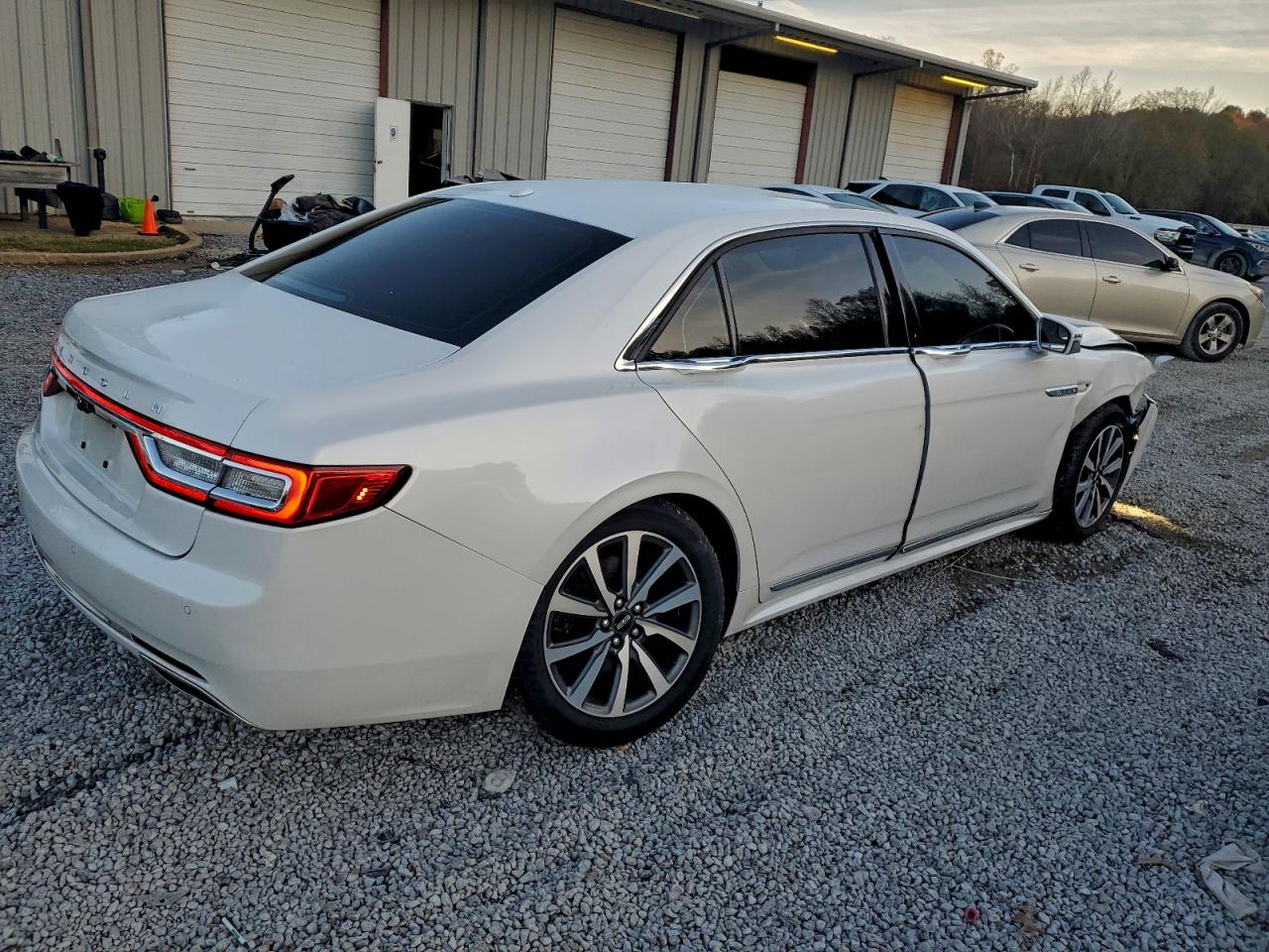 Lincoln Continental Premiere Image 3