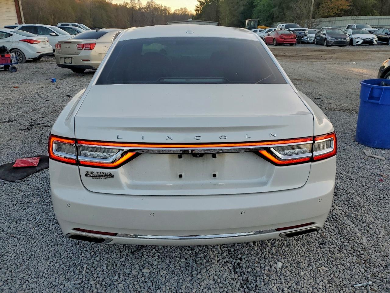 Lincoln Continental Premiere Image 10