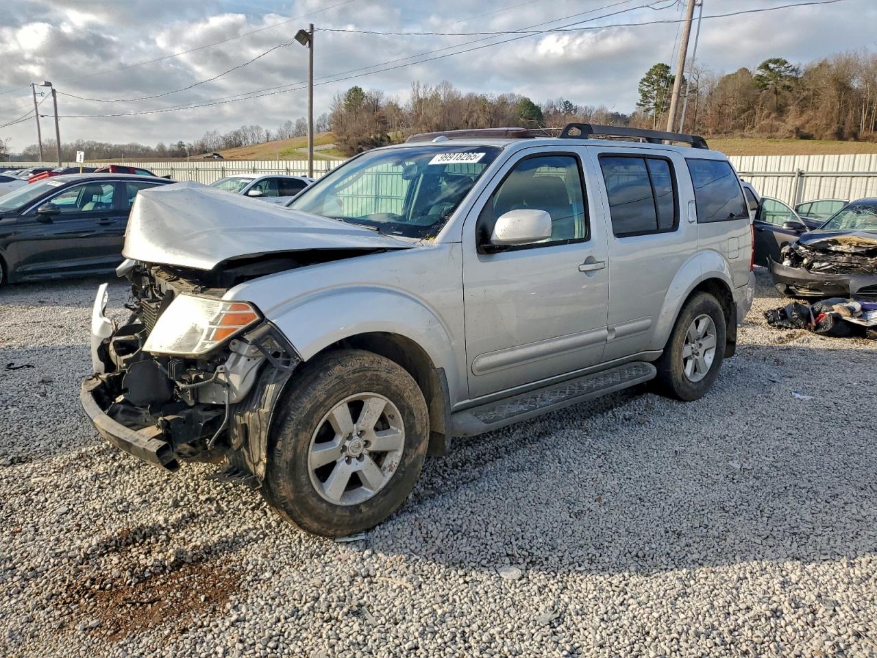 Nissan Pathfinder S Image 1